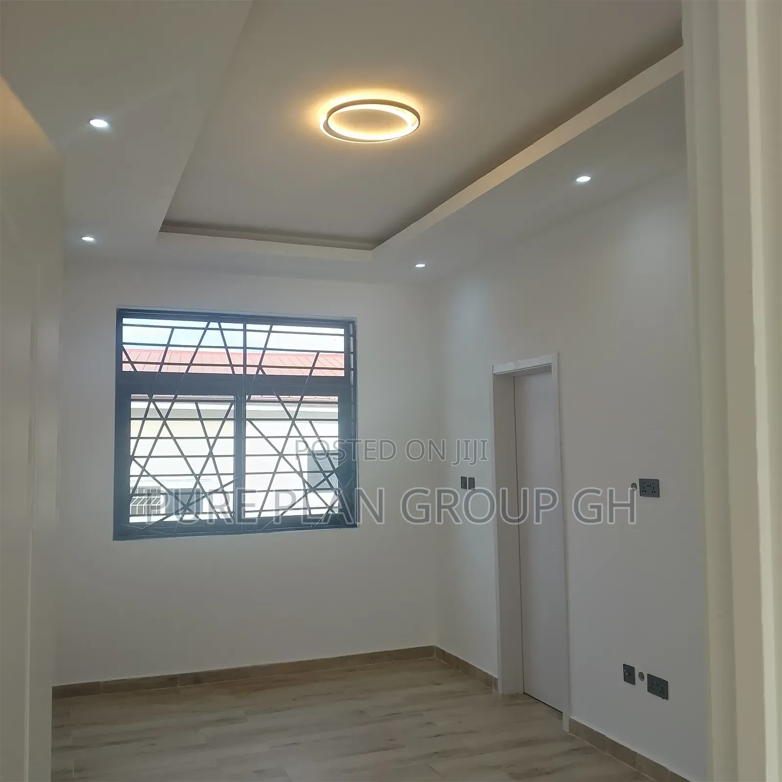4bdrm Townhouse / Terrace in East Legon, A&C Mall Area for rent