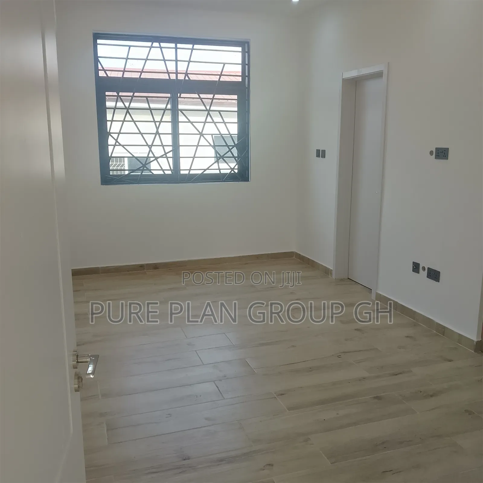 4bdrm Townhouse / Terrace in East Legon, A&C Mall Area for rent