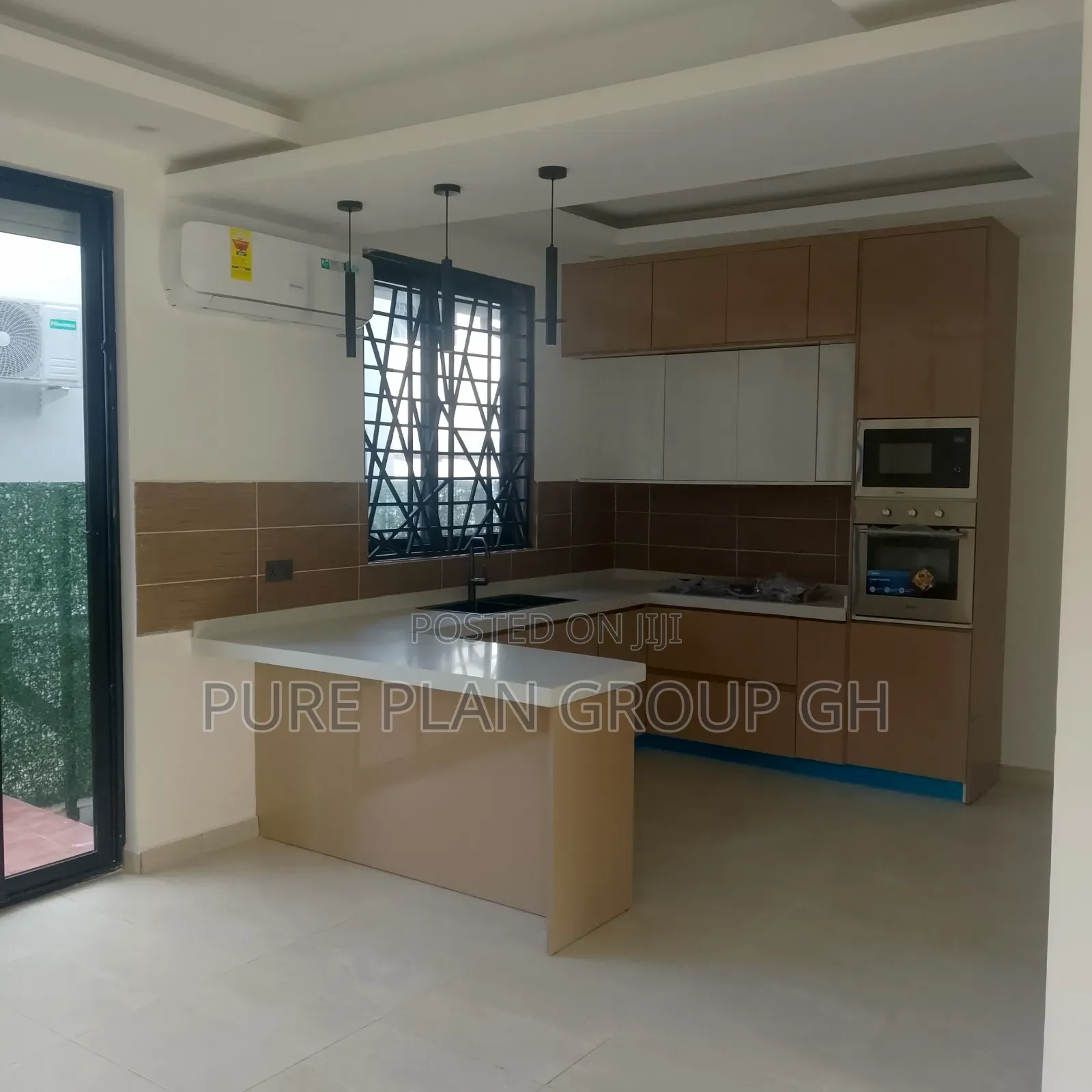 4bdrm Townhouse / Terrace in East Legon, A&C Mall Area for rent