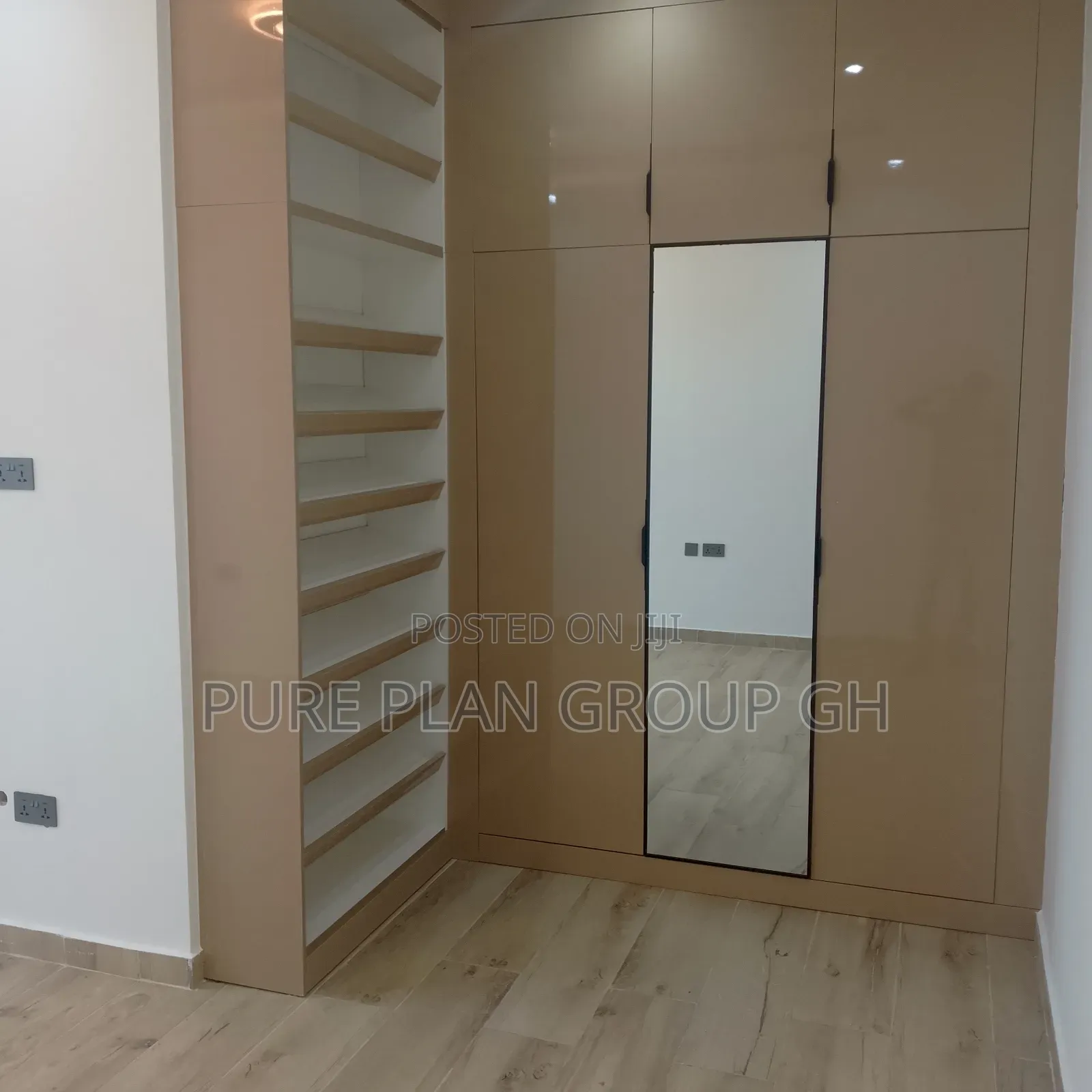 4bdrm Townhouse / Terrace in East Legon, A&C Mall Area for rent