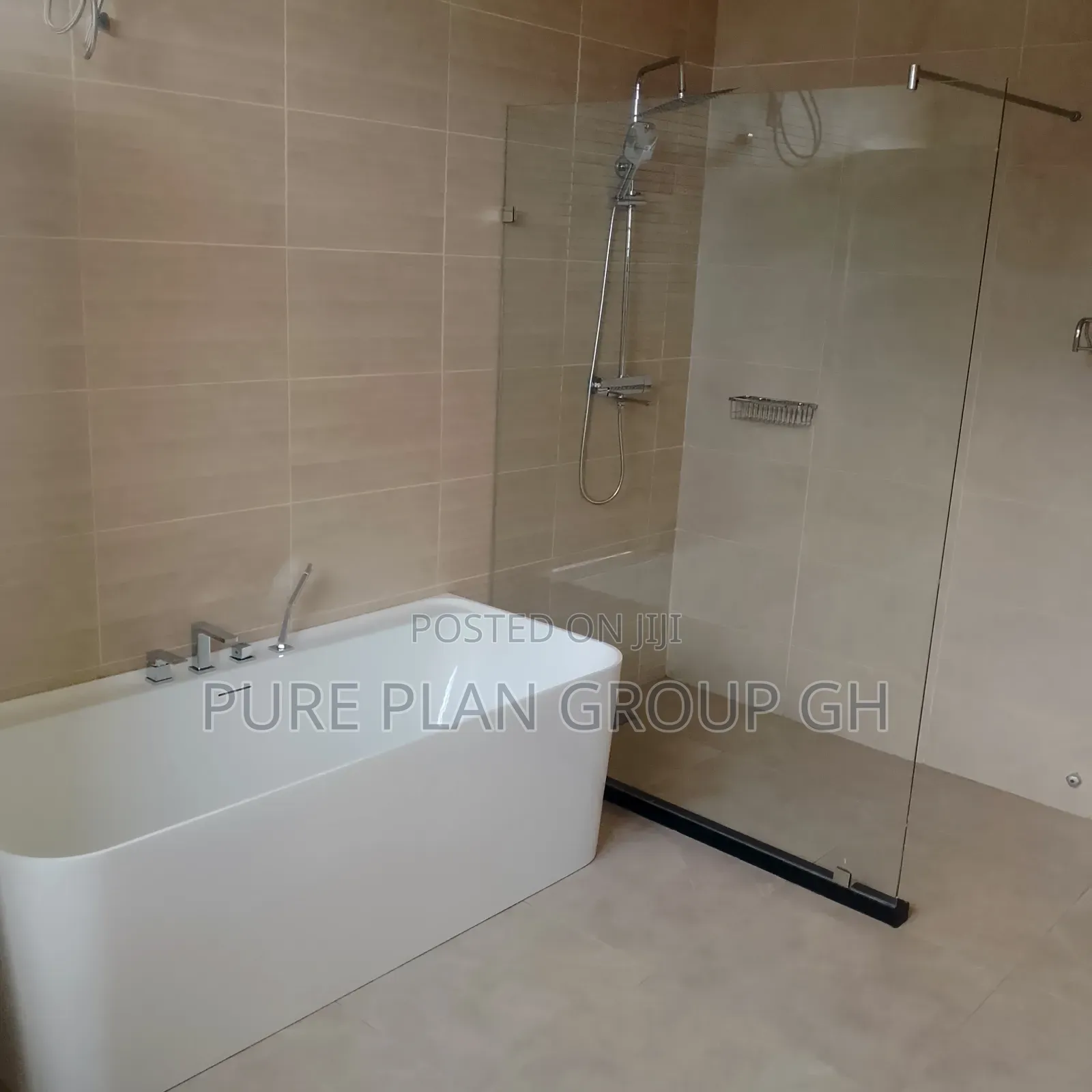 4bdrm Townhouse / Terrace in East Legon, A&C Mall Area for rent