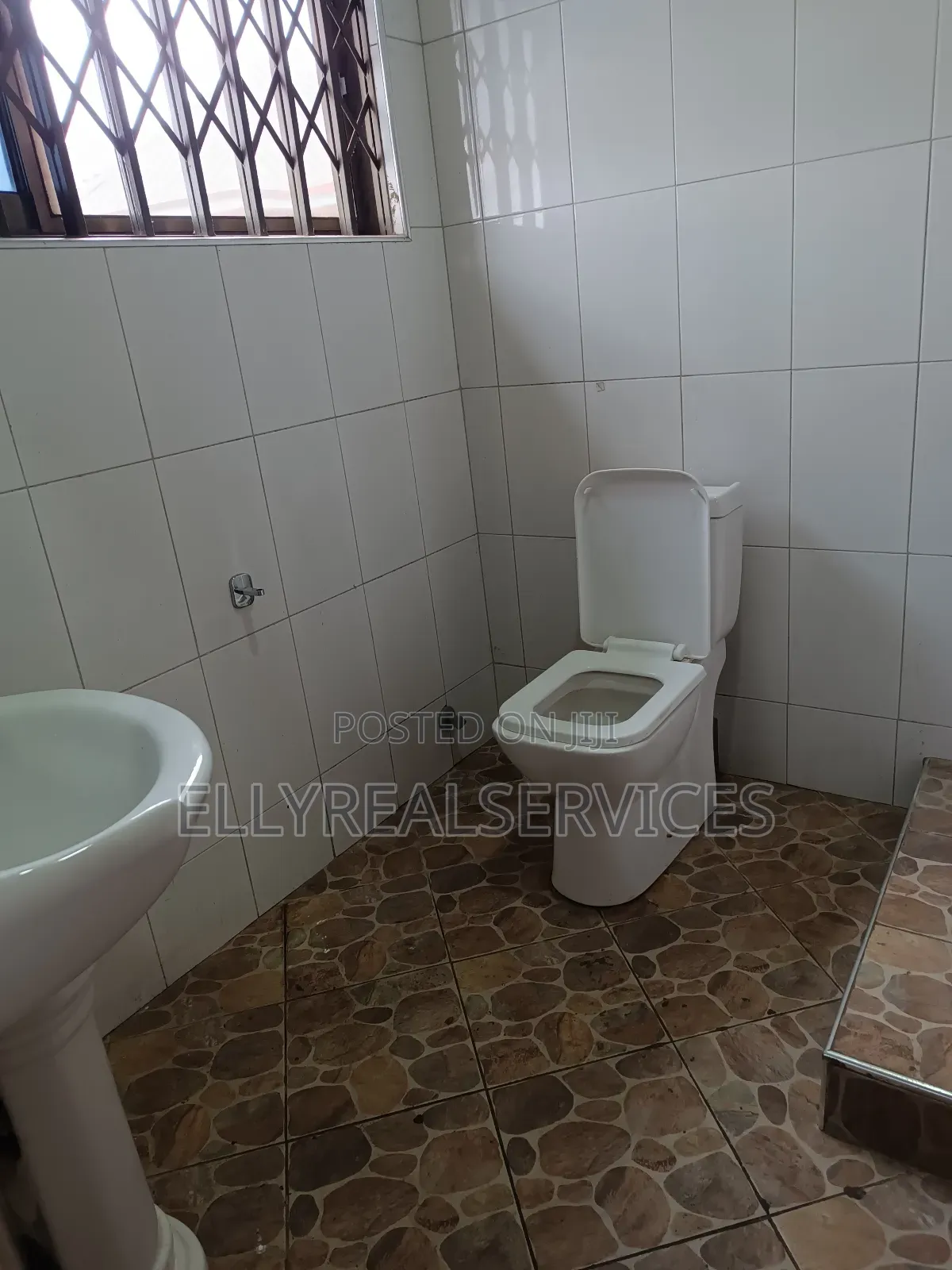3bdrm Apartment in Ellyrealservices, Oyarifa for rent
