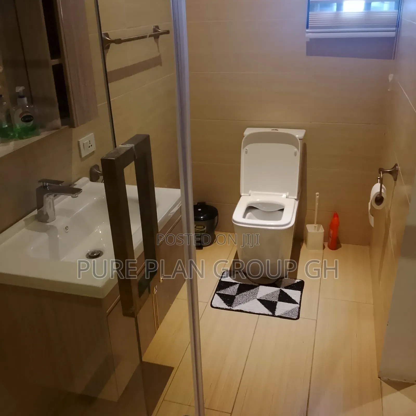 3bdrm Block of Flats in East Legon, A&C Mall Area for sale