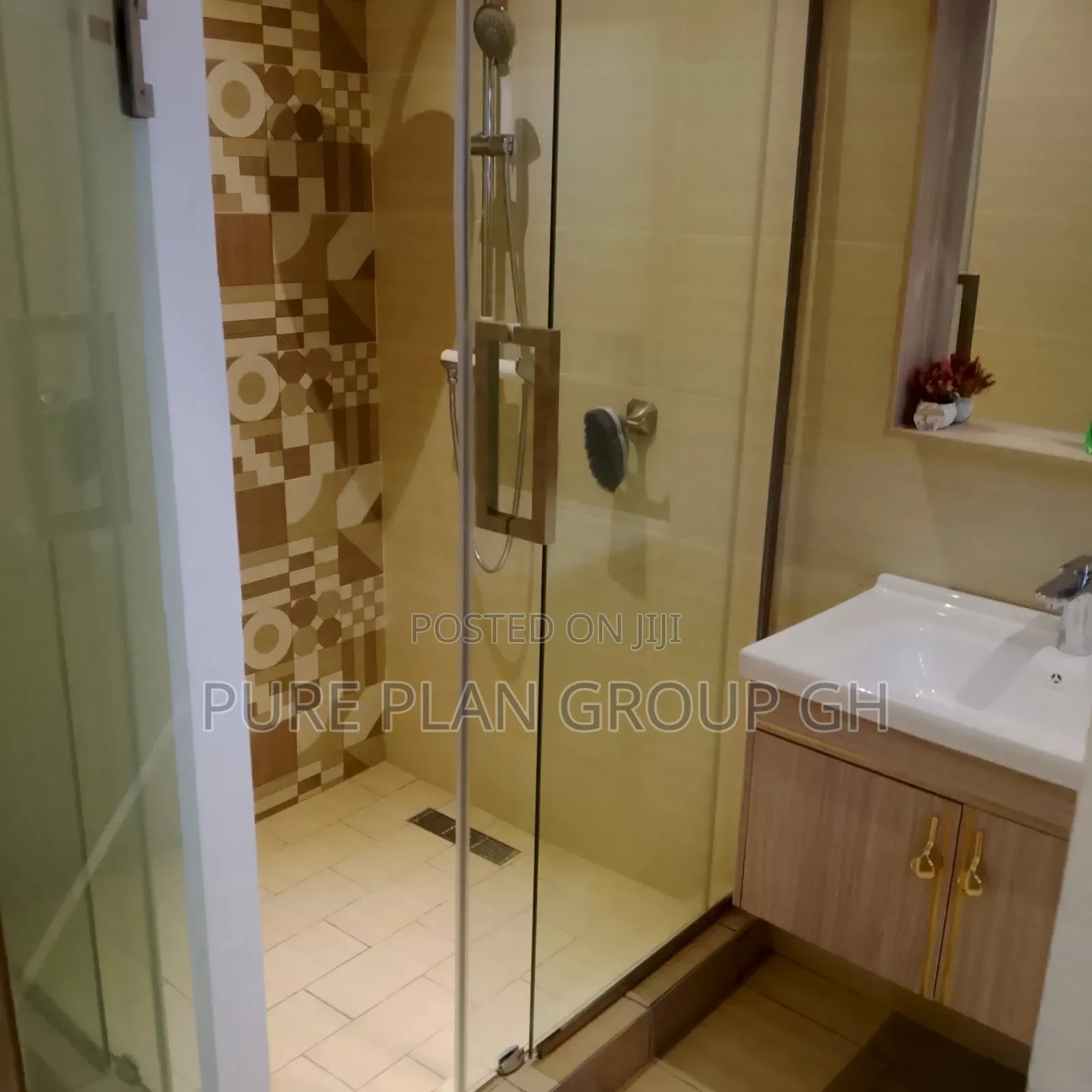 3bdrm Block of Flats in East Legon, A&C Mall Area for sale