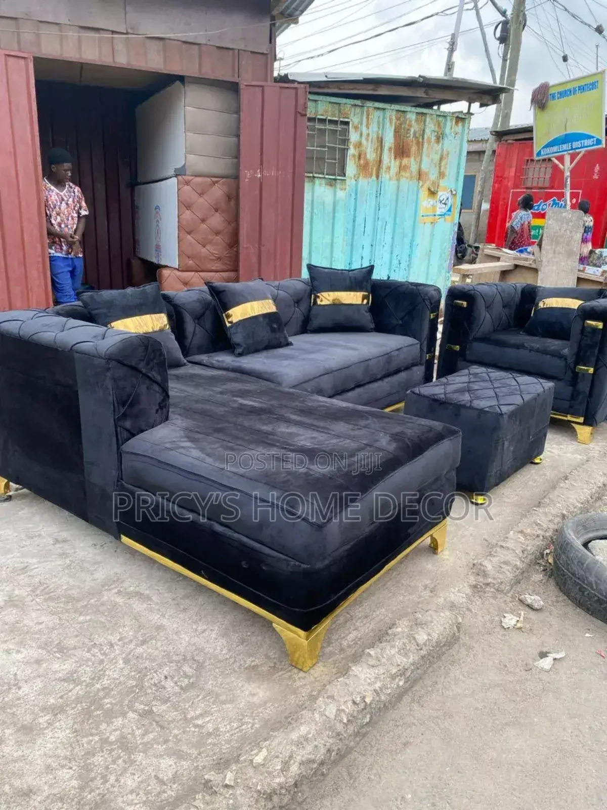Elegante L-Shape Sofà and Single Black Available Now Now