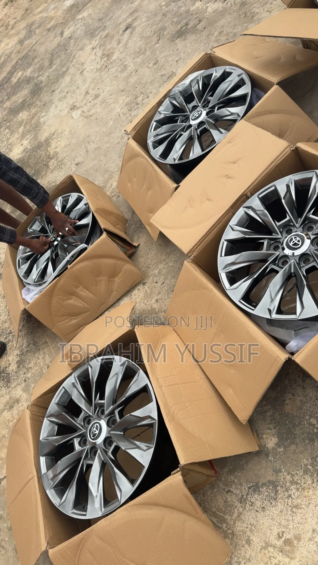 Mitsubishi,Toyota Alloy Wheel Available