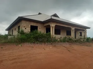 6bdrm House in Adesina, Kumasi Metropolitan for sale