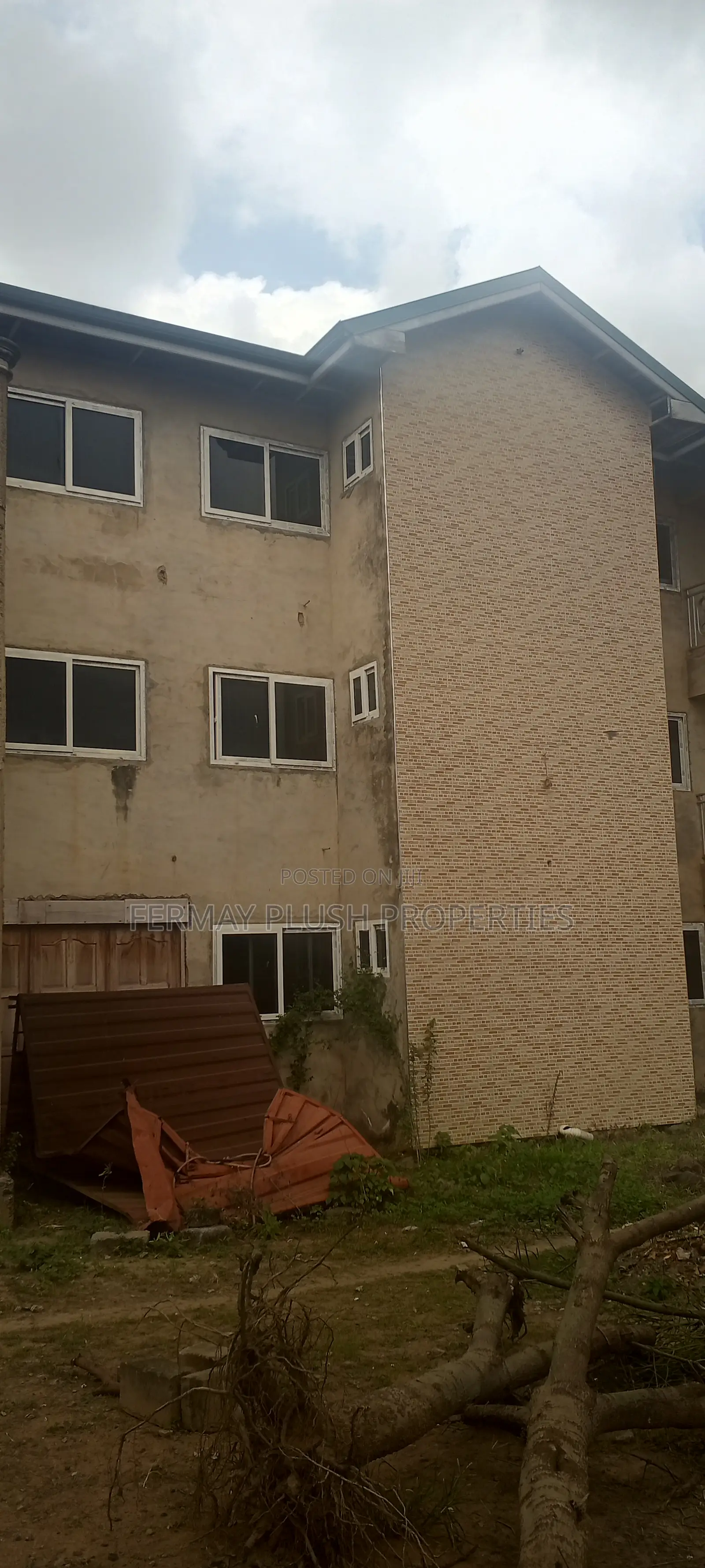 16bdrm Apartment in Adenta Apartment, Accra Metropolitan for sale