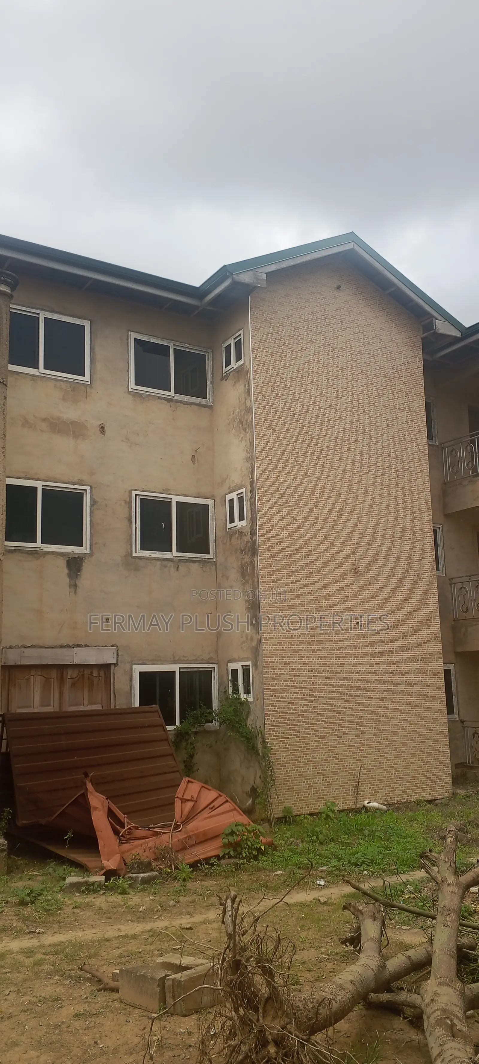 16bdrm Apartment in Adenta Apartment, Accra Metropolitan for sale