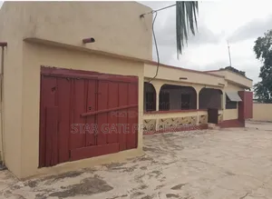 7bdrm House in Tafo Adonpom, Kumasi Metropolitan for sale