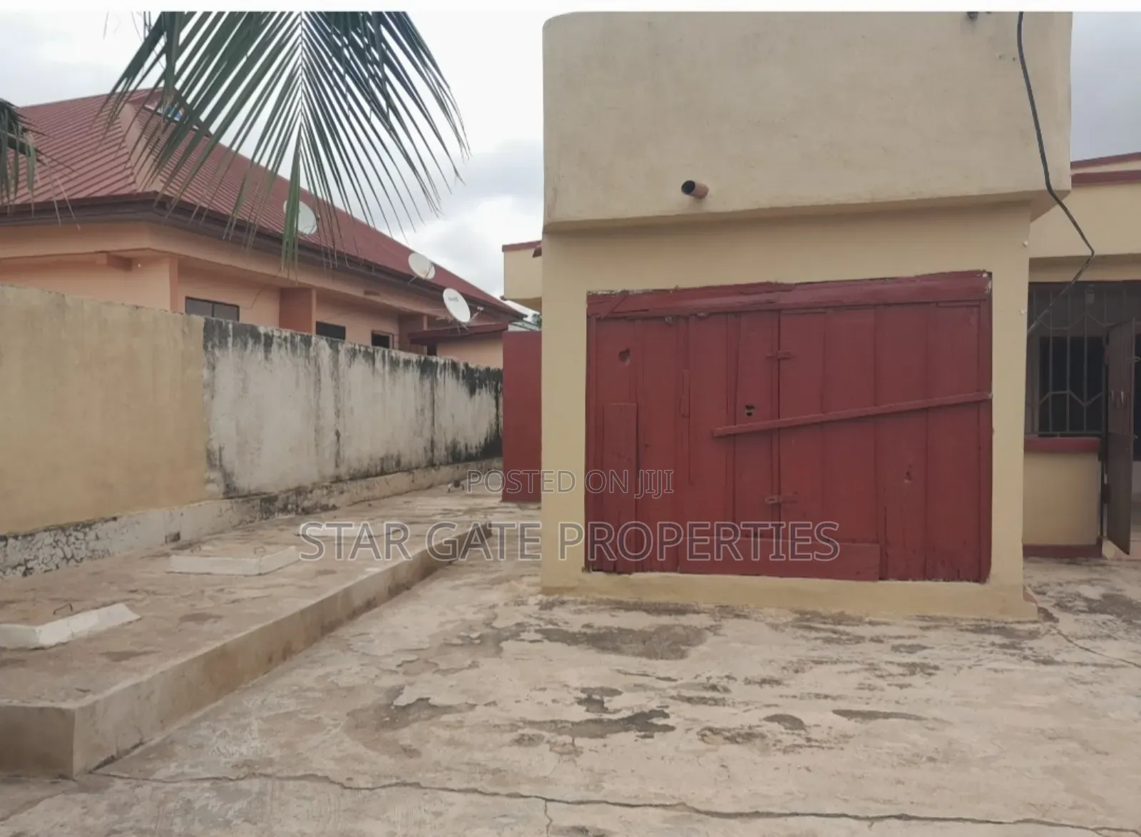 7bdrm House in Tafo Adonpom, Kumasi Metropolitan for sale