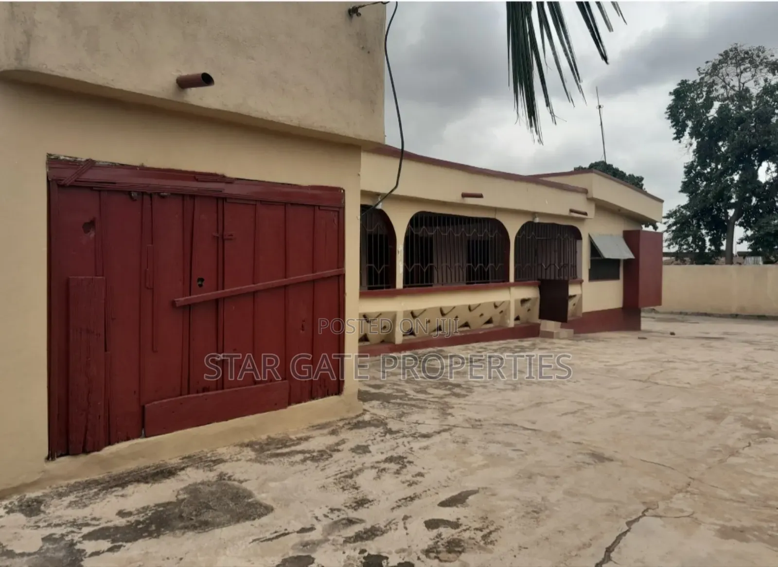 7bdrm House in Tafo Adonpom, Kumasi Metropolitan for sale