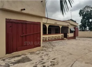 7bdrm House in Tafo Adonpom, Kumasi Metropolitan for sale