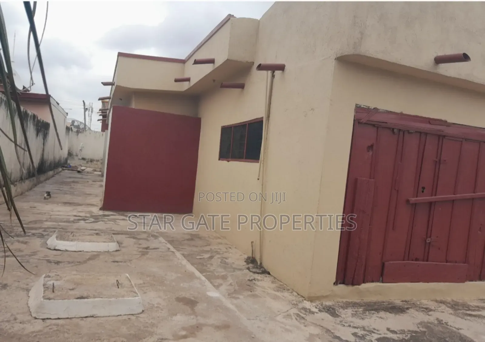 7bdrm House in Tafo Adonpom, Kumasi Metropolitan for sale