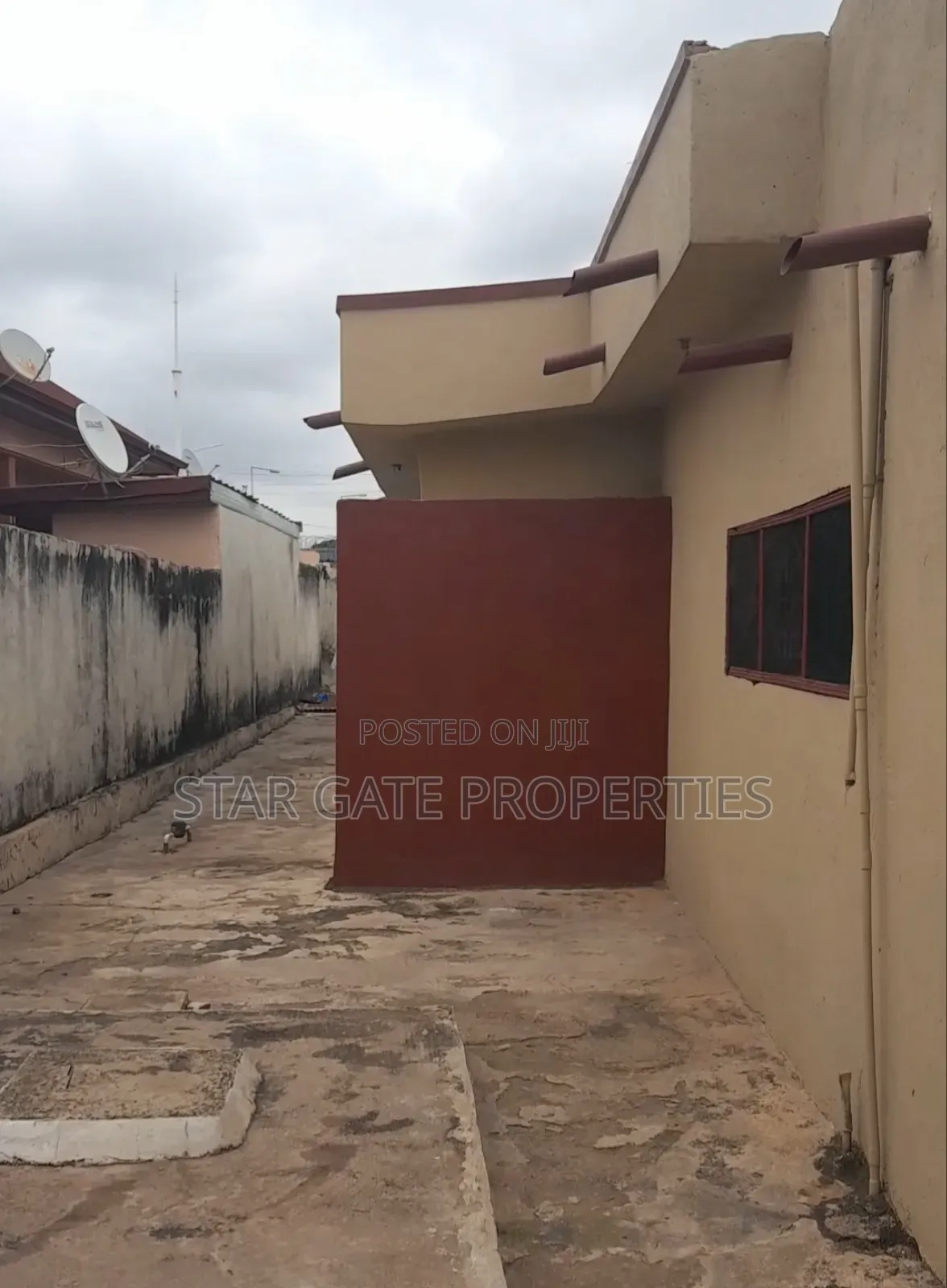 7bdrm House in Tafo Adonpom, Kumasi Metropolitan for sale