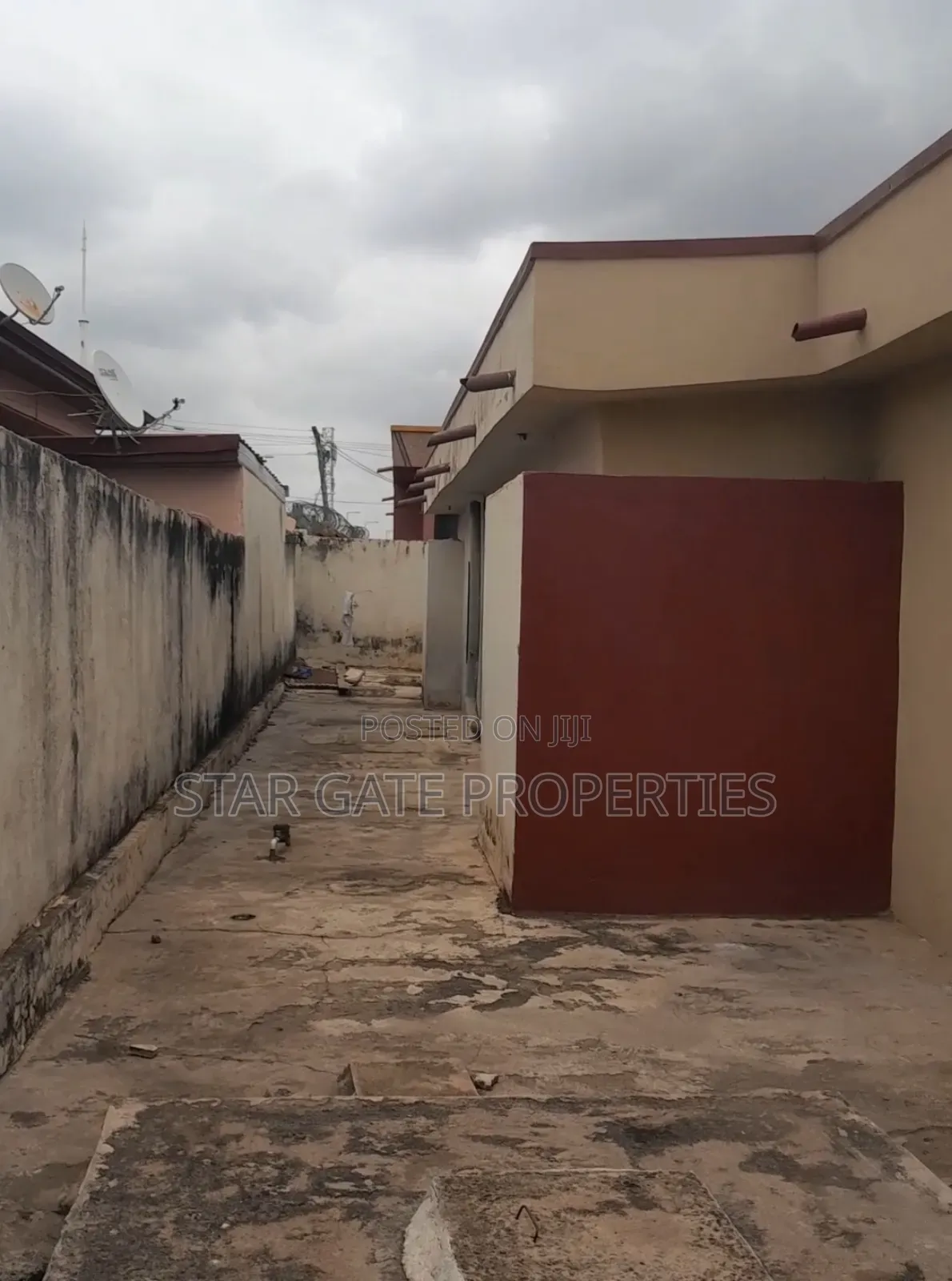 7bdrm House in Tafo Adonpom, Kumasi Metropolitan for sale