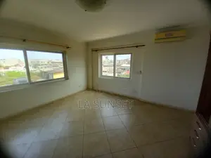 3bdrm Apartment in La Beach, Trade Fair for rent