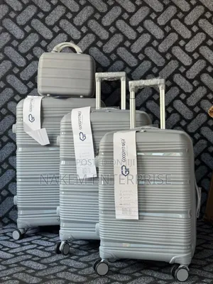 4 Set Anticrack Trolling Travelling Luggage With a Carry-On
