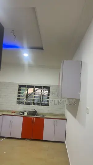 3bdrm Apartment in Lakeside Community 5, Ashaley Botwe for rent