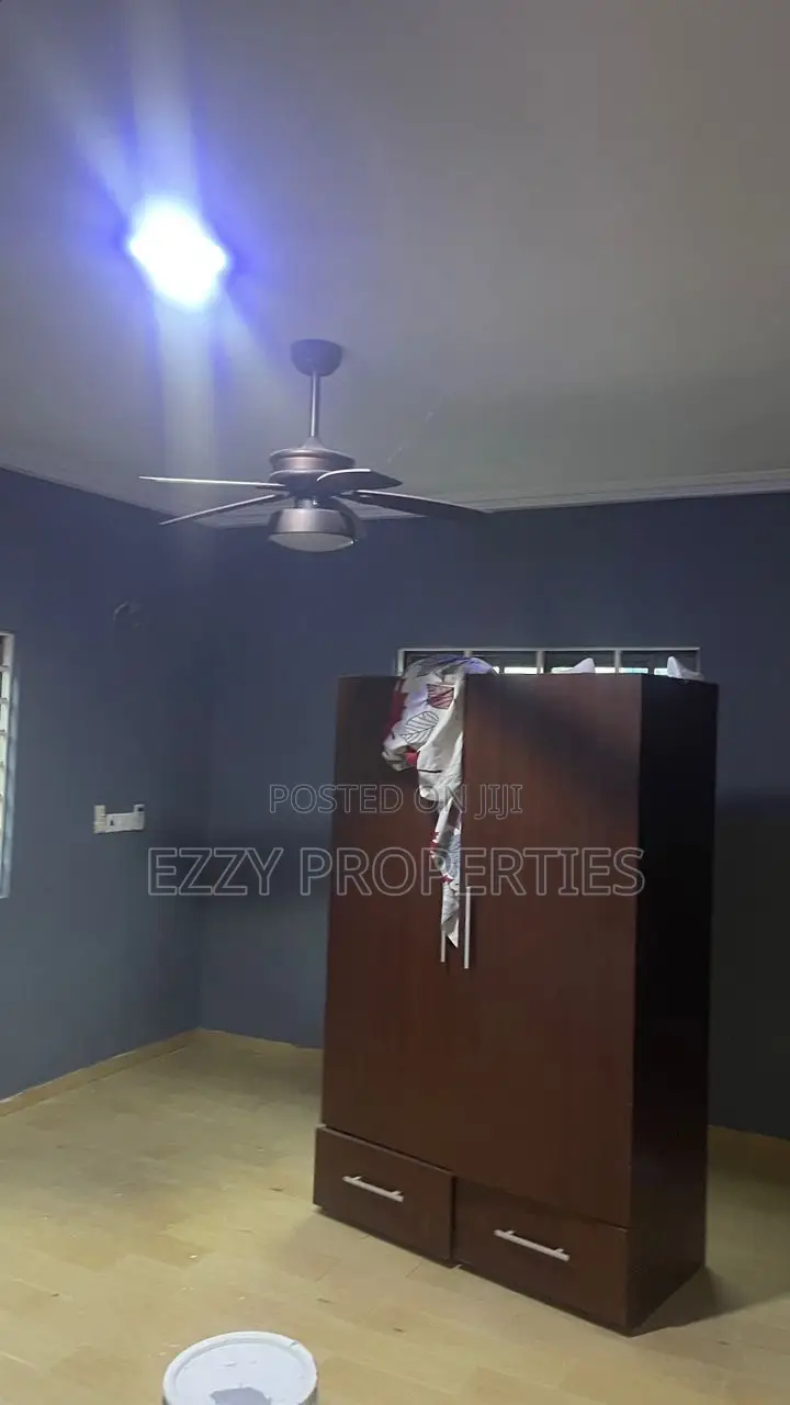 3bdrm Apartment in Lakeside Community 5, Ashaley Botwe for rent