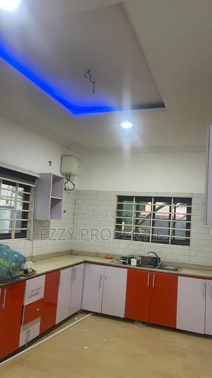 3bdrm Apartment in Lakeside Community 5, Ashaley Botwe for rent