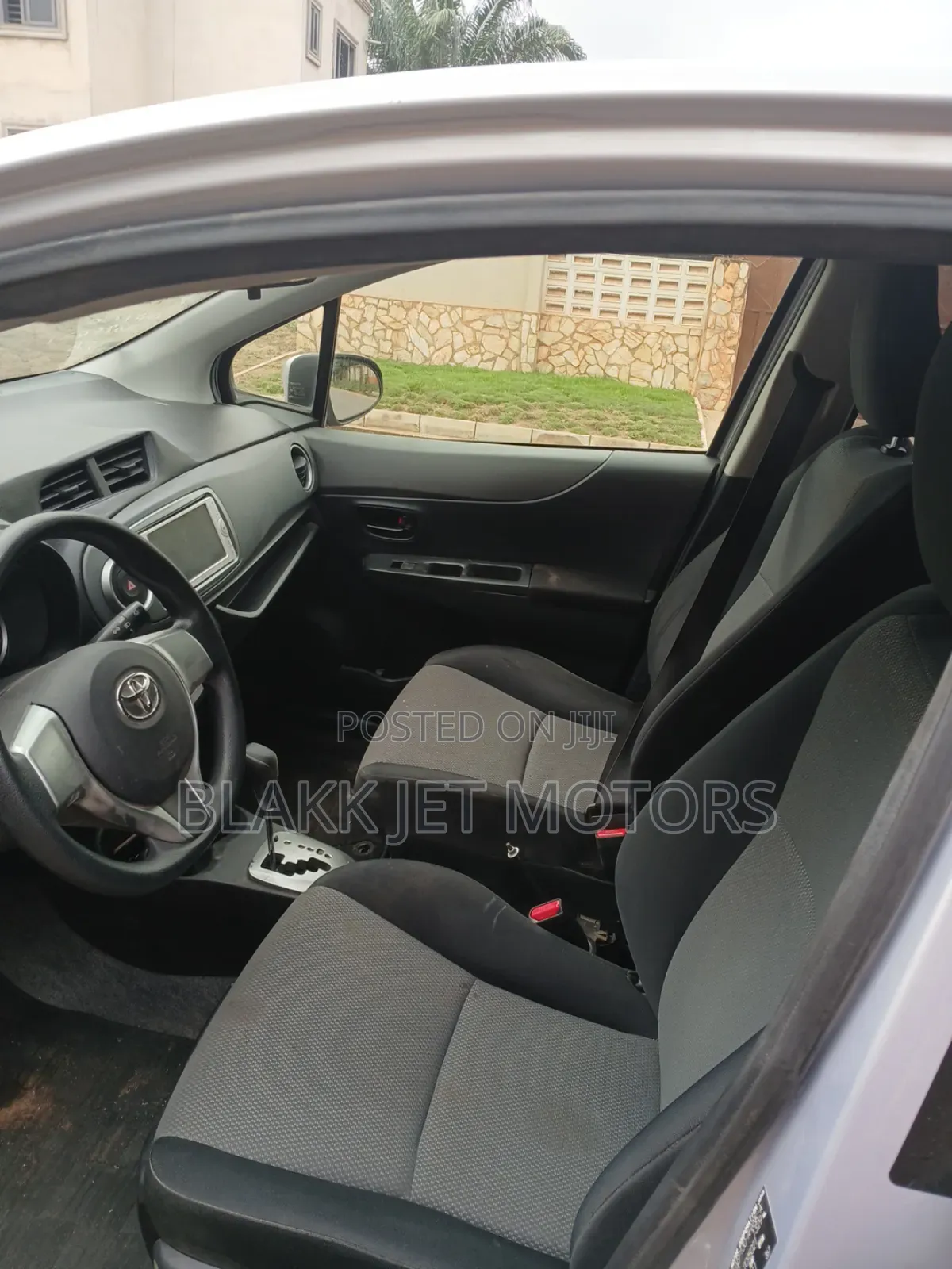 Toyota Vitz 1.3 FWD 3dr 2013 Silver