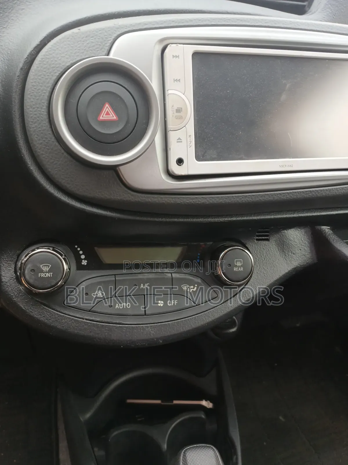 Toyota Vitz 1.3 FWD 3dr 2013 Silver