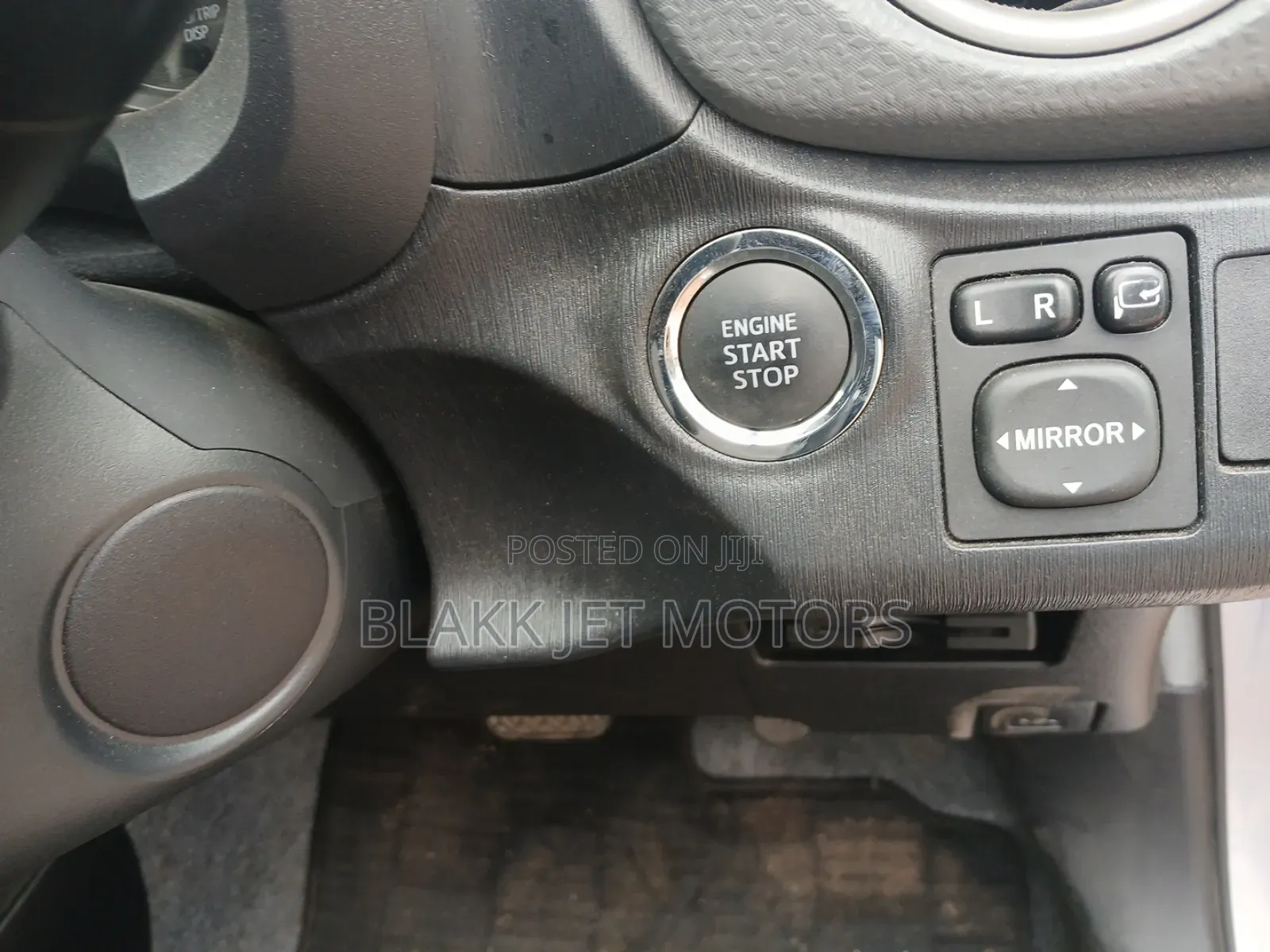 Toyota Vitz 1.3 FWD 3dr 2013 Silver