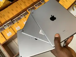Apple iPad 9.7 32 GB Gray