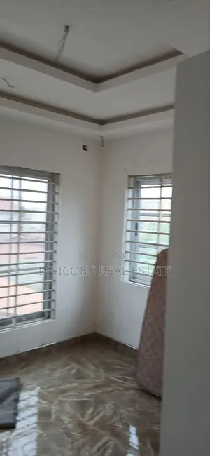 4bdrm Duplex in De-Icons Real Estate, Awutu Senya East Municipal