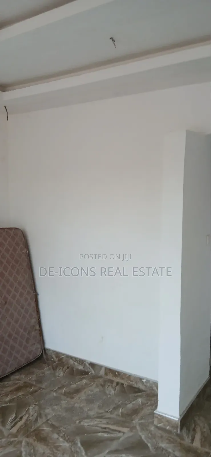 4bdrm Duplex in De-Icons Real Estate, Awutu Senya East Municipal