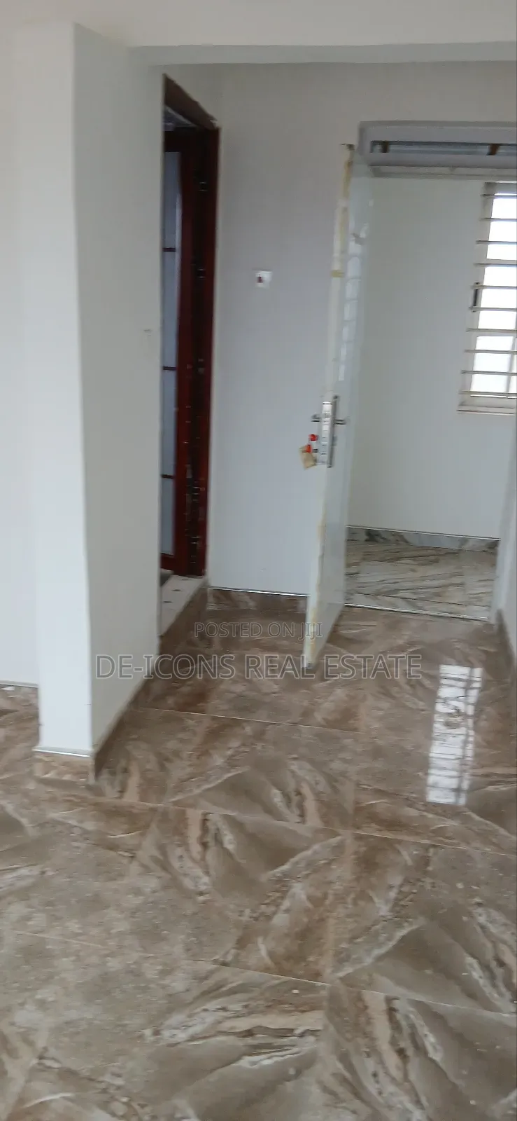 4bdrm Duplex in De-Icons Real Estate, Awutu Senya East Municipal