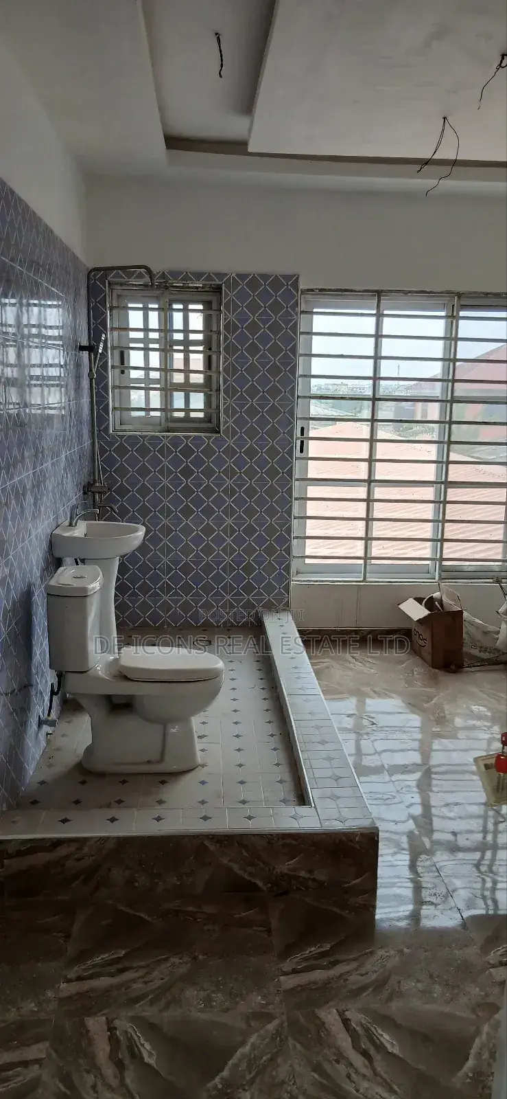 4bdrm Duplex in De-Icons Real Estate, Awutu Senya East Municipal