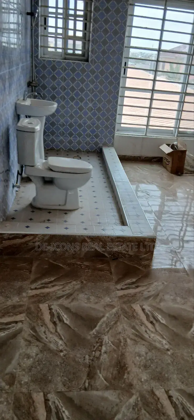 4bdrm Duplex in De-Icons Real Estate, Awutu Senya East Municipal