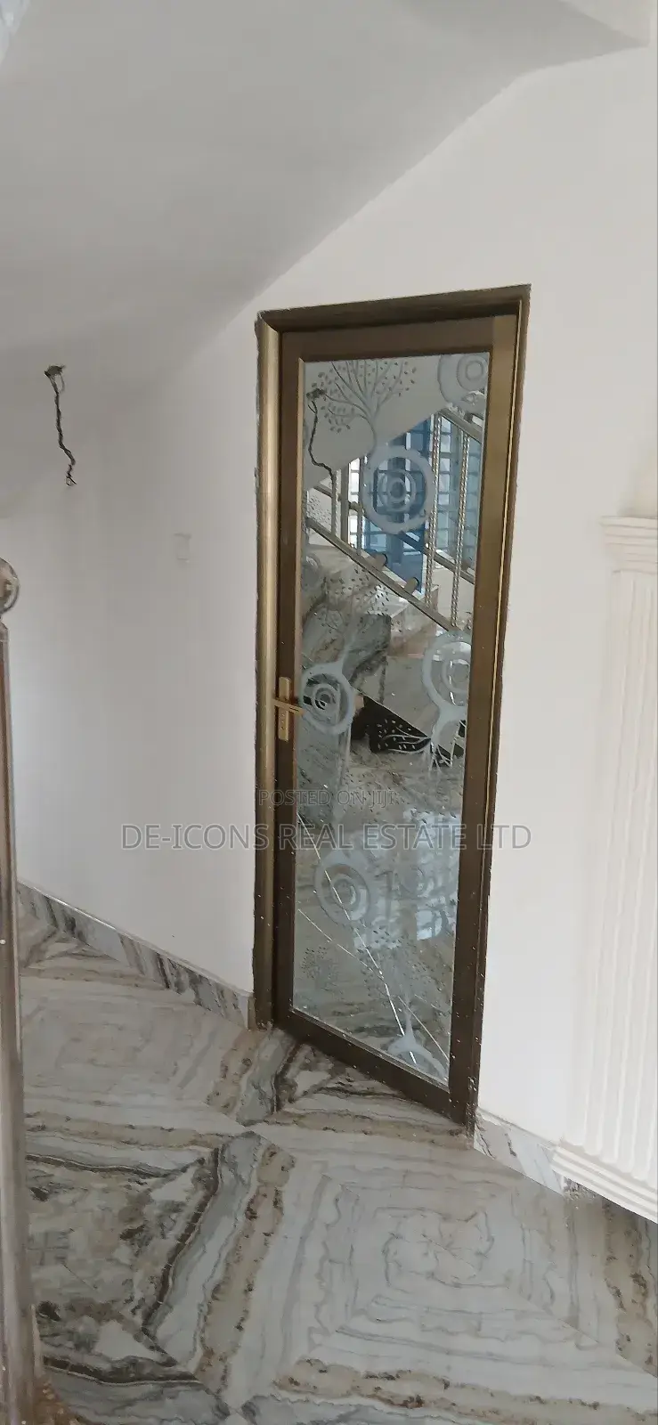 4bdrm Duplex in De-Icons Real Estate, Awutu Senya East Municipal