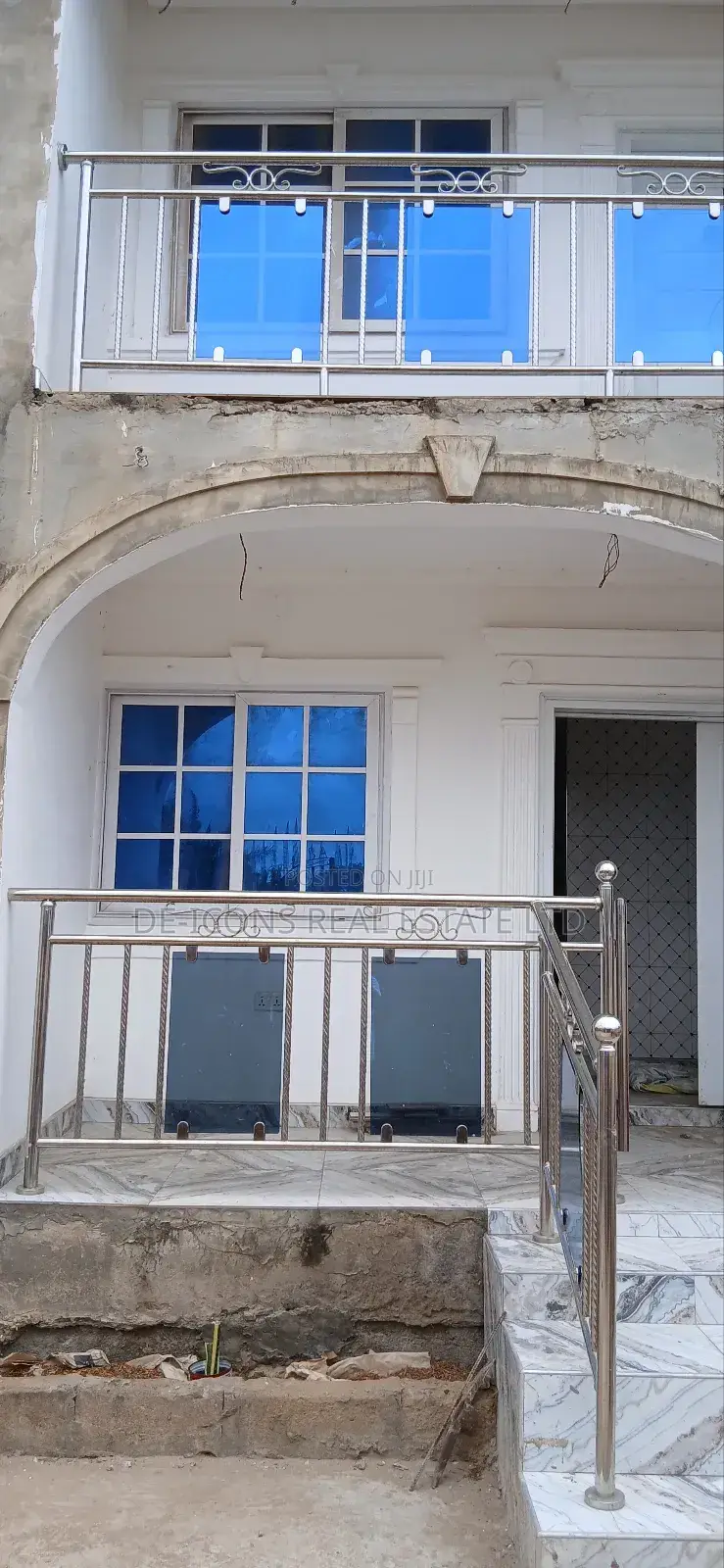 4bdrm Duplex in De-Icons Real Estate, Awutu Senya East Municipal