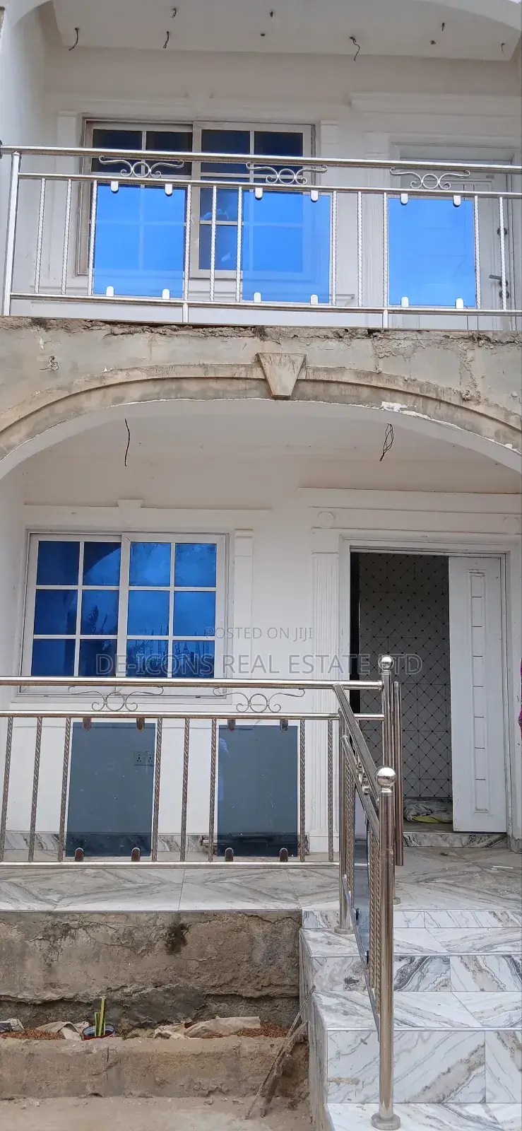 4bdrm Duplex in De-Icons Real Estate, Awutu Senya East Municipal