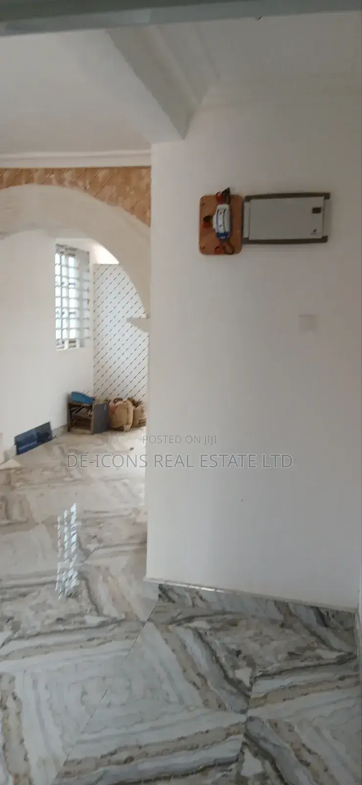 4bdrm Duplex in De-Icons Real Estate, Awutu Senya East Municipal
