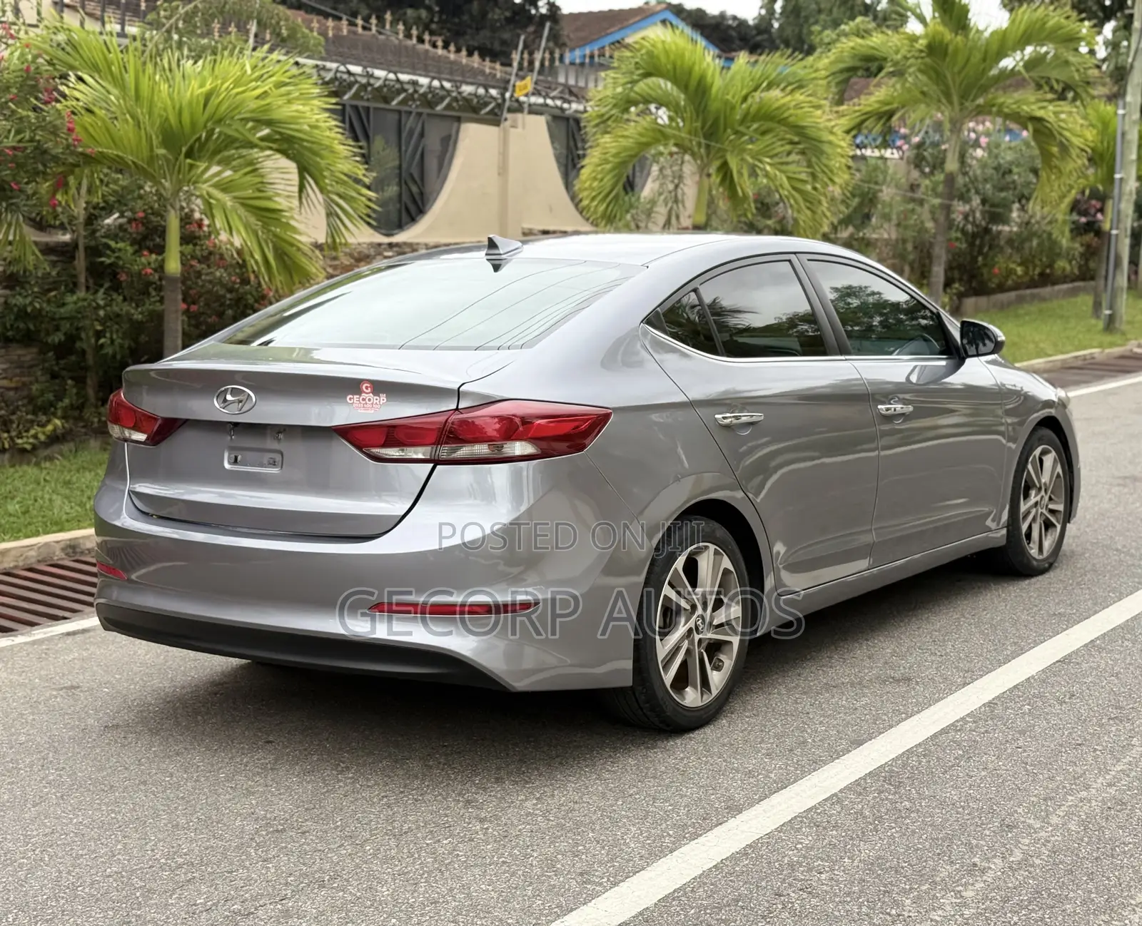 Hyundai Elantra Limited Sedan FWD (2.0L 4cyl 6A) 2017 Gray