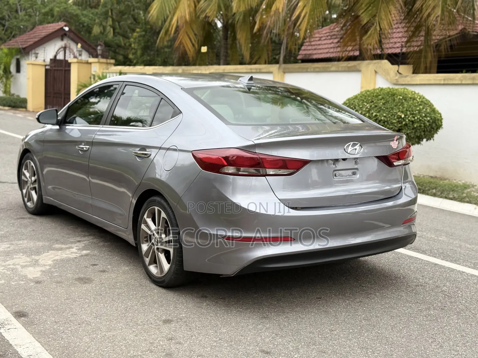 Hyundai Elantra Limited Sedan FWD (2.0L 4cyl 6A) 2017 Gray