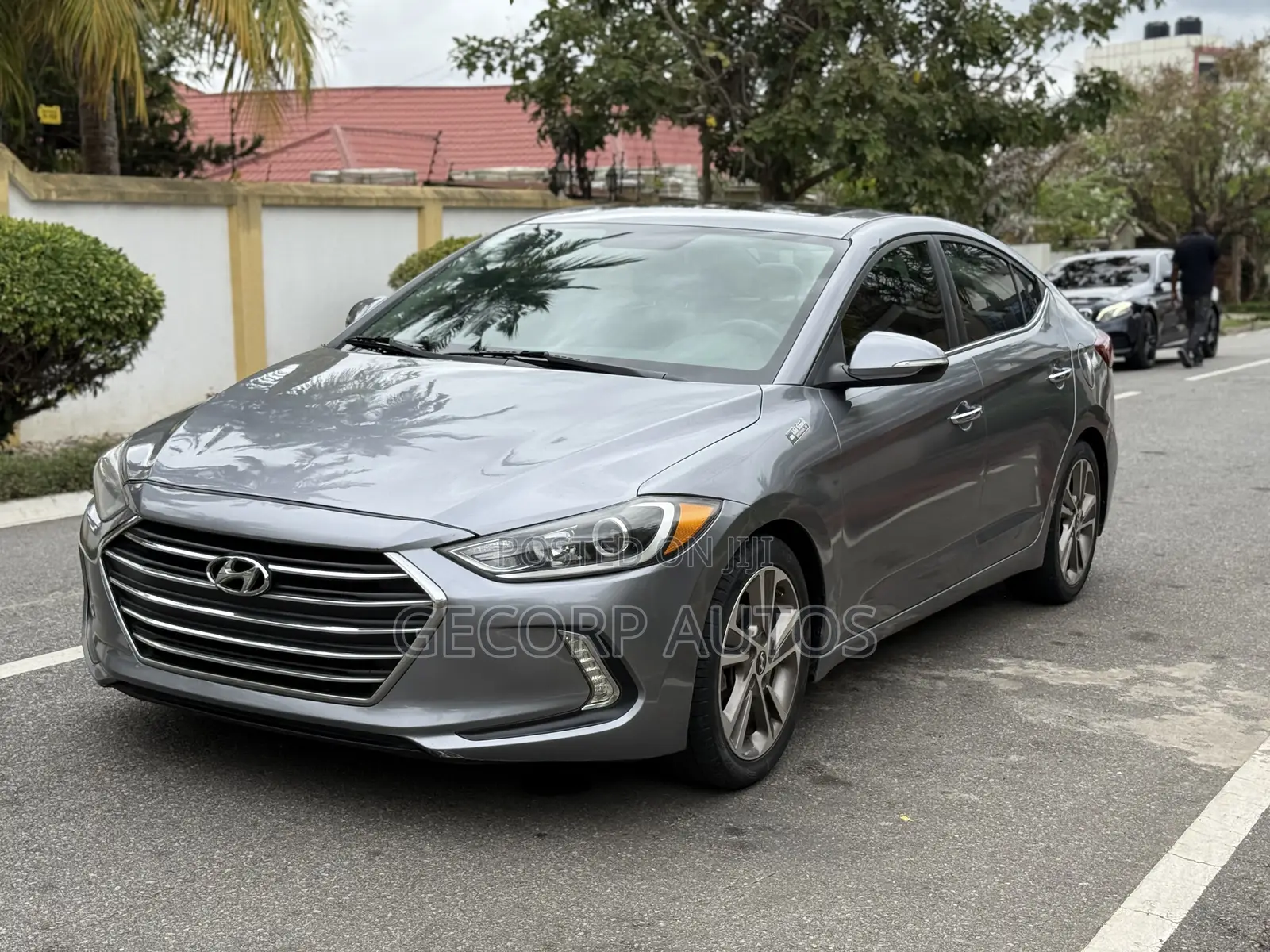 Hyundai Elantra Limited Sedan FWD (2.0L 4cyl 6A) 2017 Gray