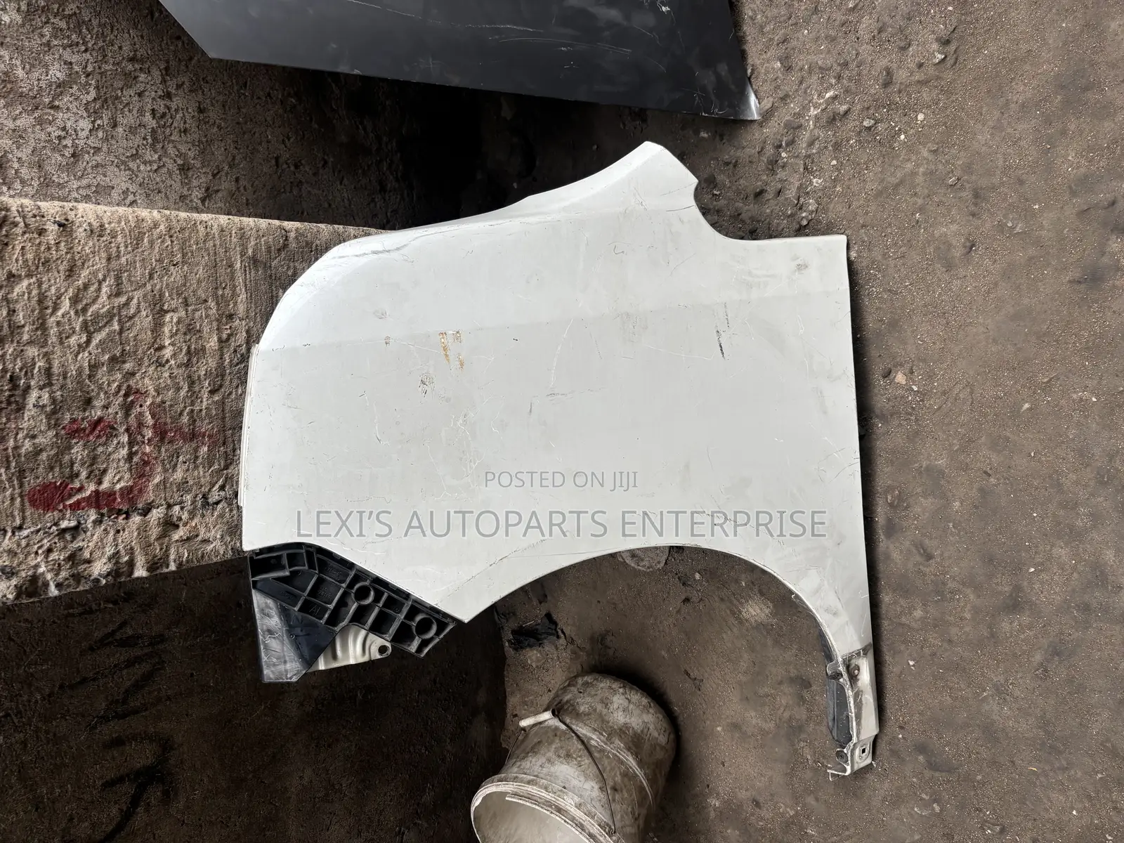 Toyota Voxy 2008-2012 Fenders Pair