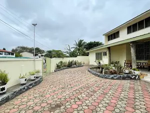 5bdrm House in Kanda, Accra Metropolitan for sale