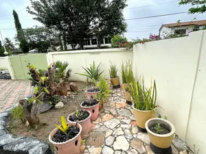 5bdrm House in Kanda, Accra Metropolitan for sale