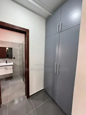 4bdrm Duplex in Lakeside Community 8, Accra Metropolitan for sale