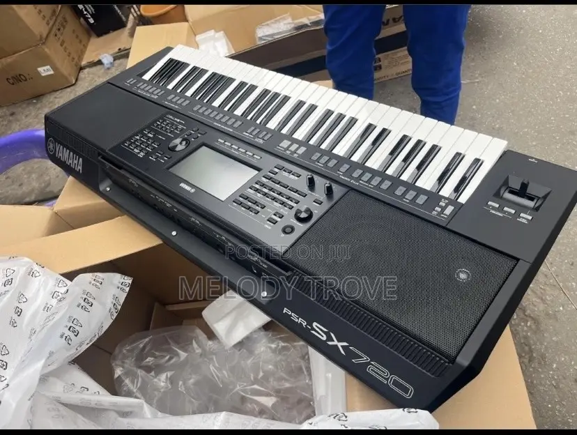 Yamaha PSR-Sx720 Mid-Level Arranger Keyboard