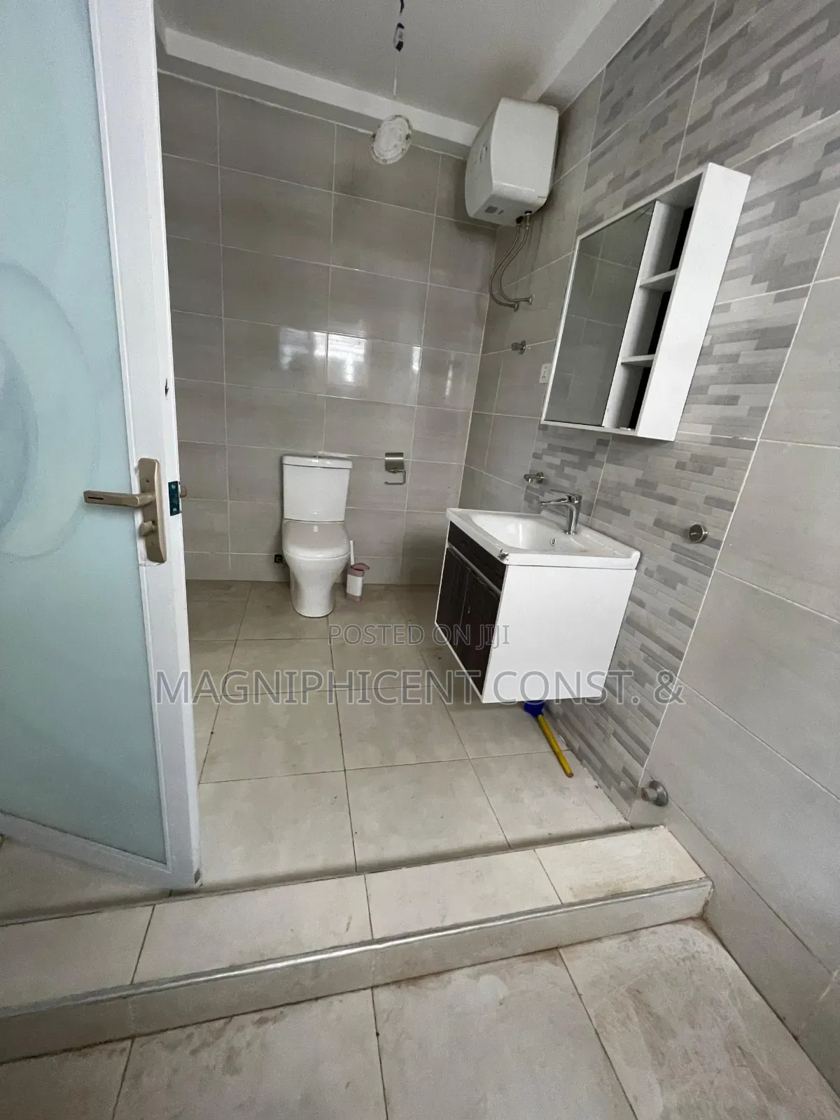 4bdrm Duplex in Lakeside Estates C1, Ashaley Botwe for rent