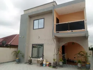 4bdrm Duplex in Lake Side Estate for sale