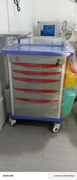 Emergency Trolley With Iv Pole