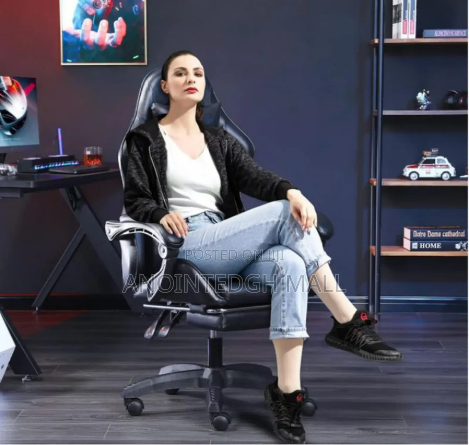 Luxury Gaming Chair With Footrest - Black